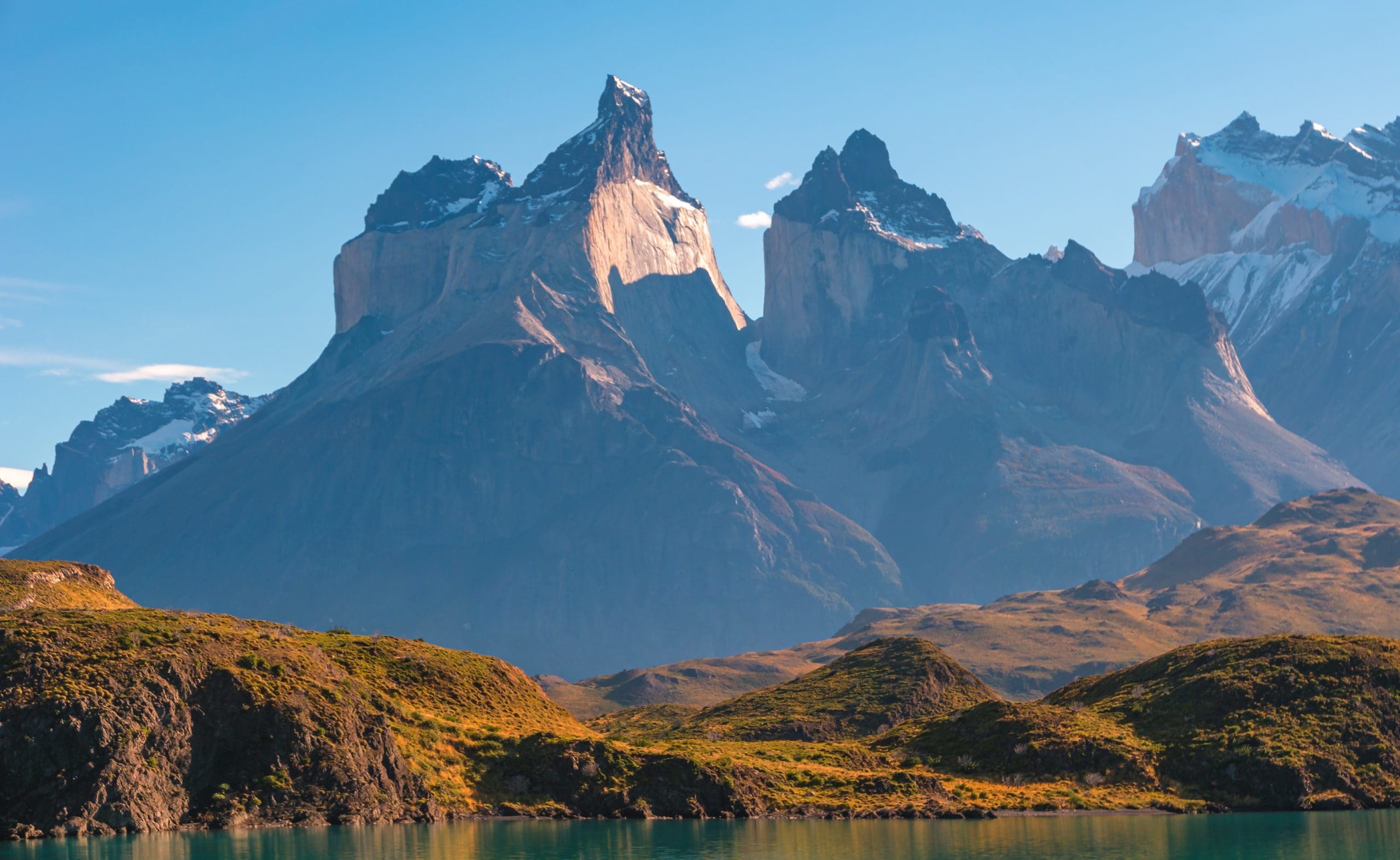 Major,Peaks,,Standing,High,Towers,Teeth,,Surrounded,By,Wet,Austral