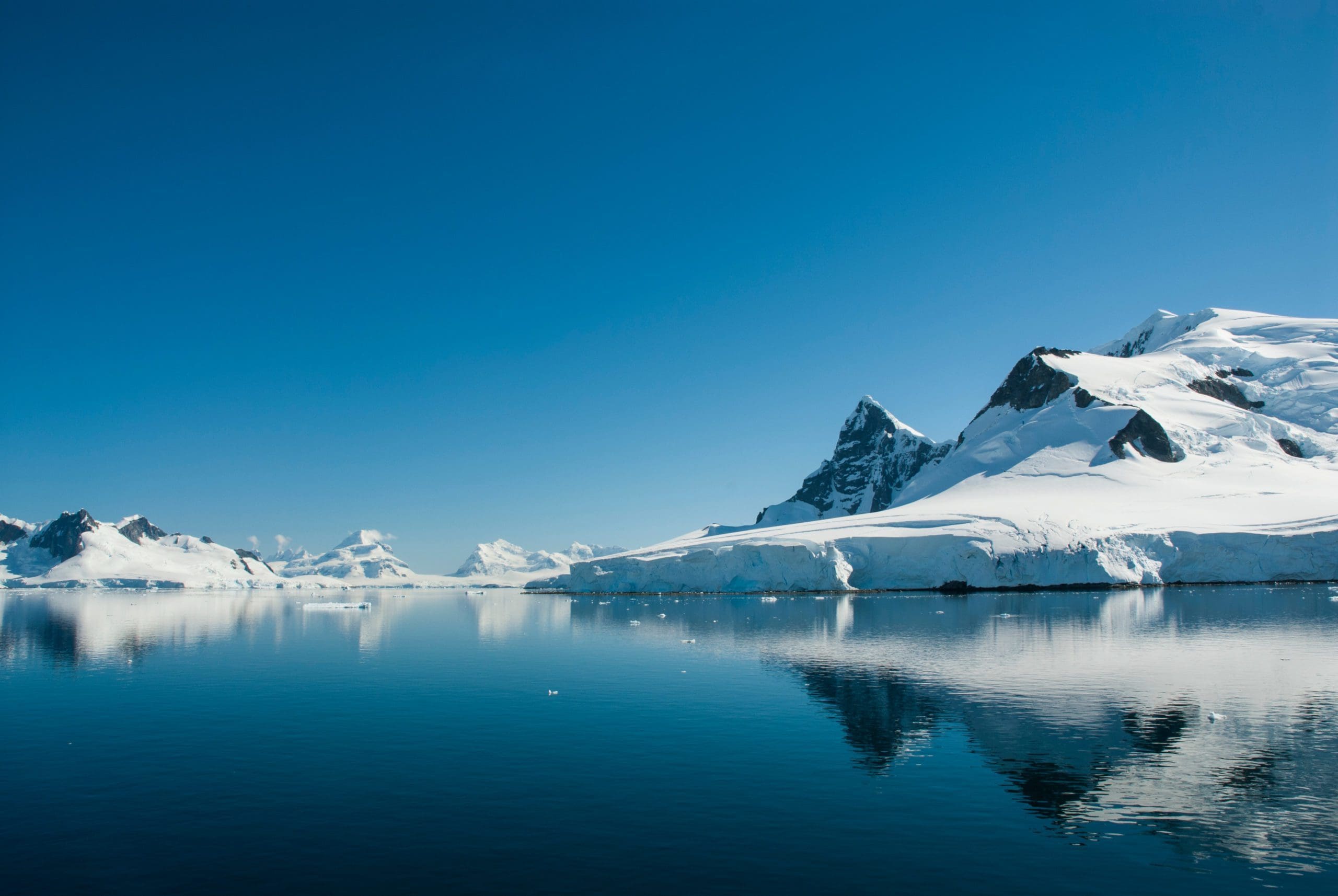 Snowy,Mountains,In,Paraiso,Bay,,Antartica.